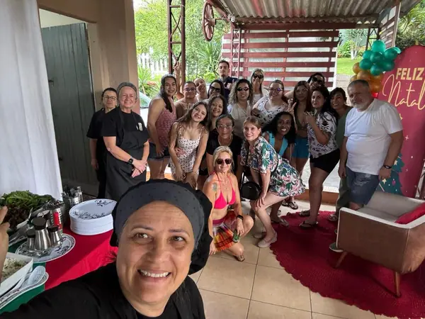 Selfie com convidados em festa de Natal