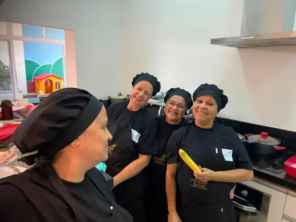 Equipe da cozinha posando